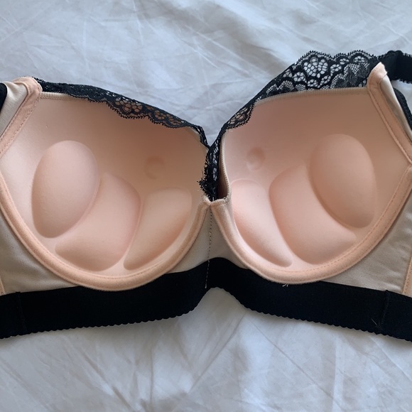 Black Lace Bra - Picture 3 of 6